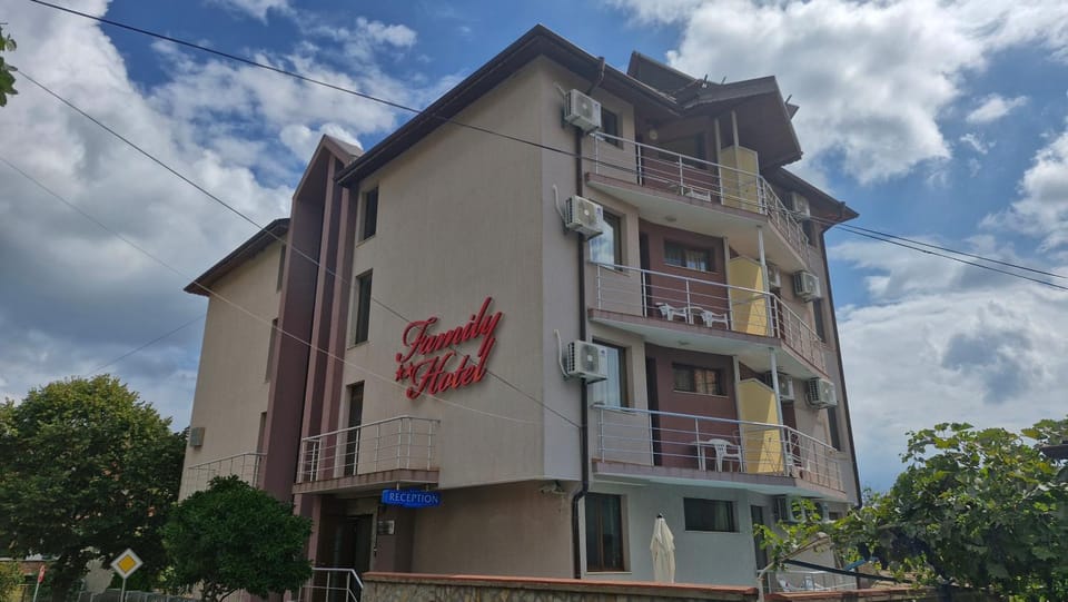 Property building, Facade/entrance