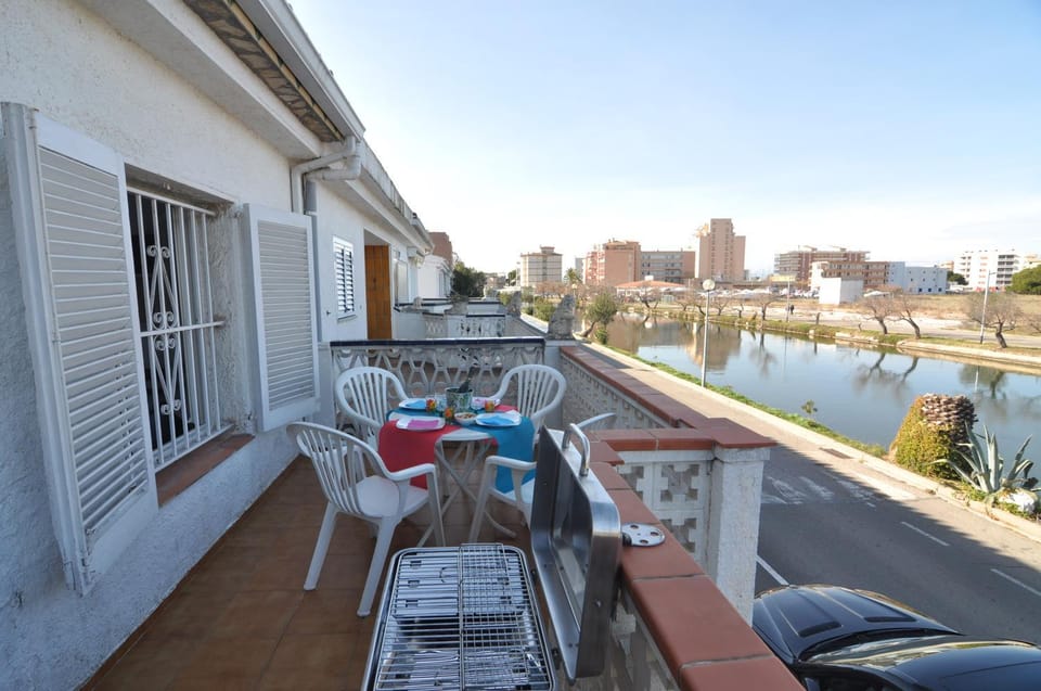 View (from property/room), Balcony/Terrace, River view