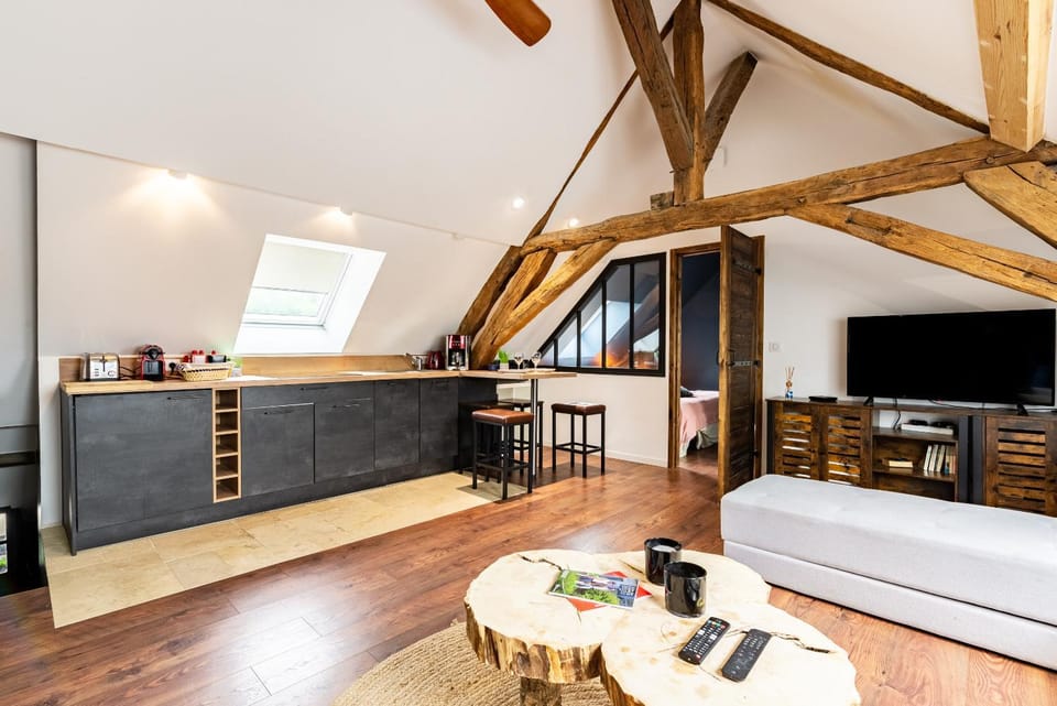 Communal lounge/ TV room, TV and multimedia, Coffee/tea facilities, Kitchen or kitchenette, Living room, Seating area, Dining area