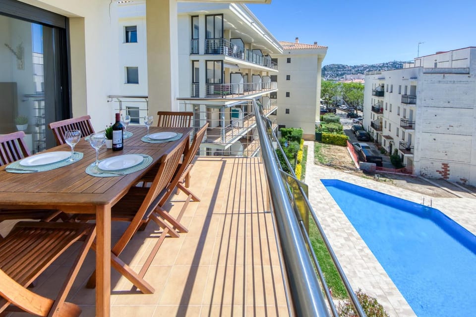 Property building, View (from property/room), Balcony/Terrace, Pool view, Swimming pool