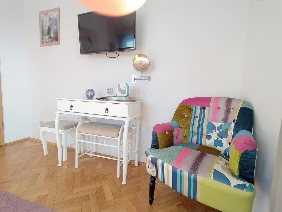 TV and multimedia, Seating area
