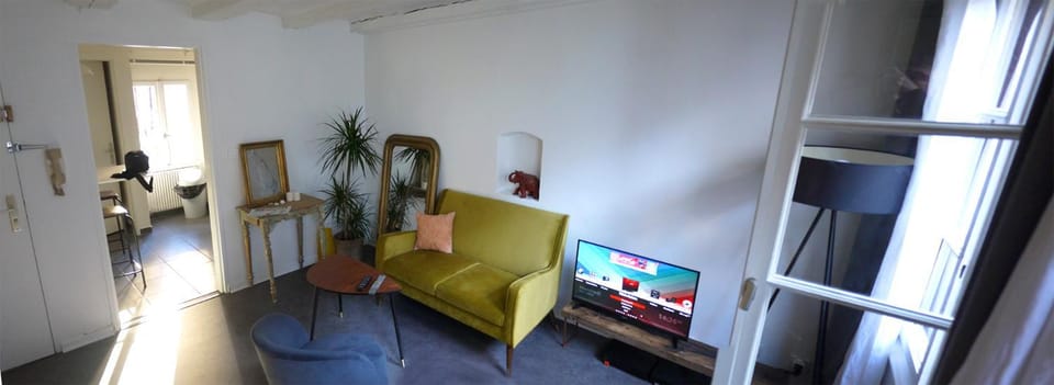TV and multimedia, Seating area