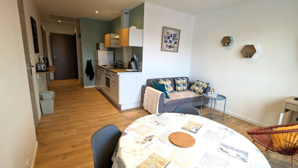Dining area, kitchen