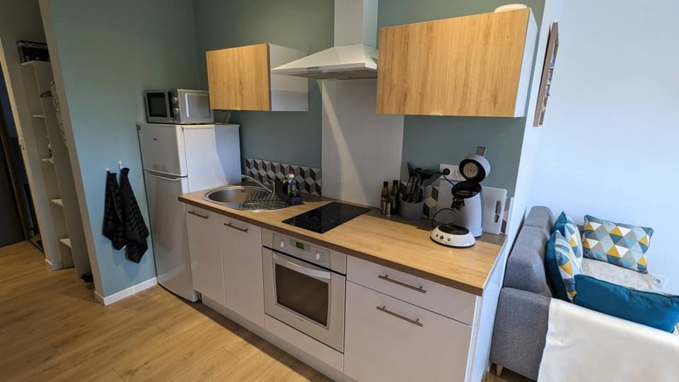 Coffee/tea facilities, oven, toaster, kitchen
