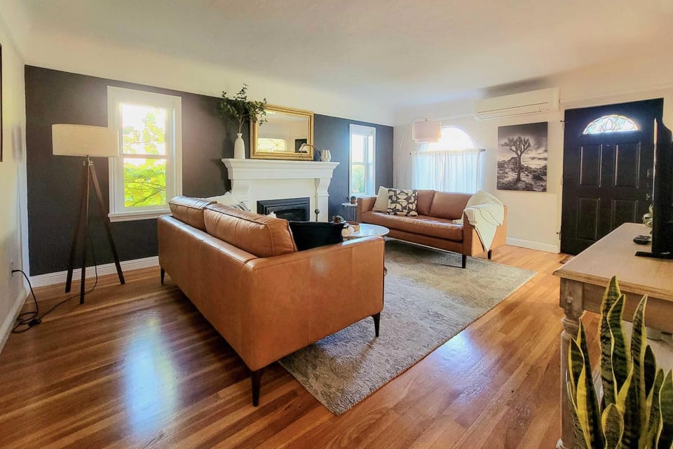 Ski, Shop & Explore: Walkable Midtown Reno Oasis! House in Reno