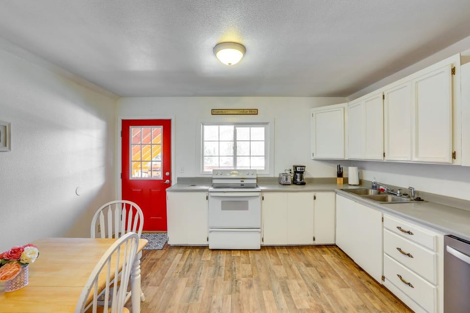 Private Hot Tub and Mtn Views Garden Valley Apt! Apartment in Salmon River