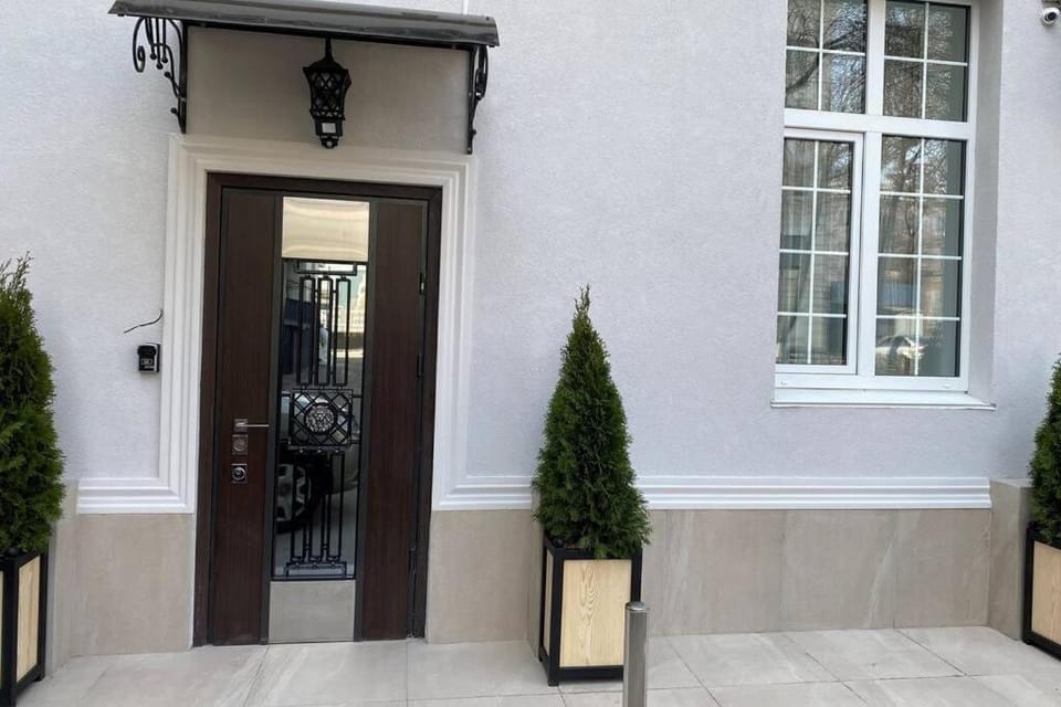 Property building, Facade/entrance