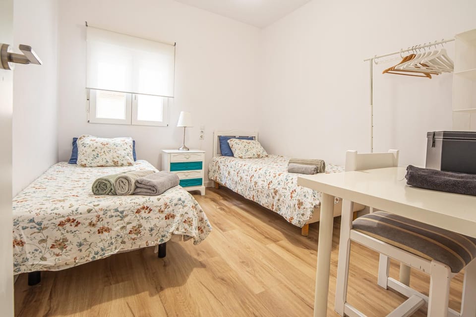 Bed, Photo of the whole room, Seating area, Bedroom, pet friendly, towels, wardrobe, air conditioner