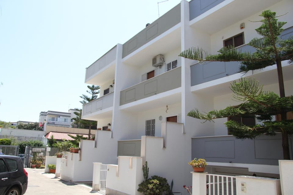 Facade/entrance, Balcony/Terrace