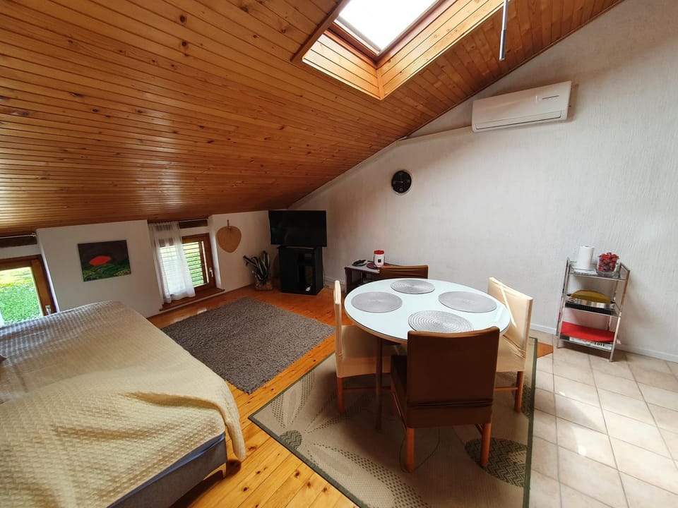 TV and multimedia, Dining area