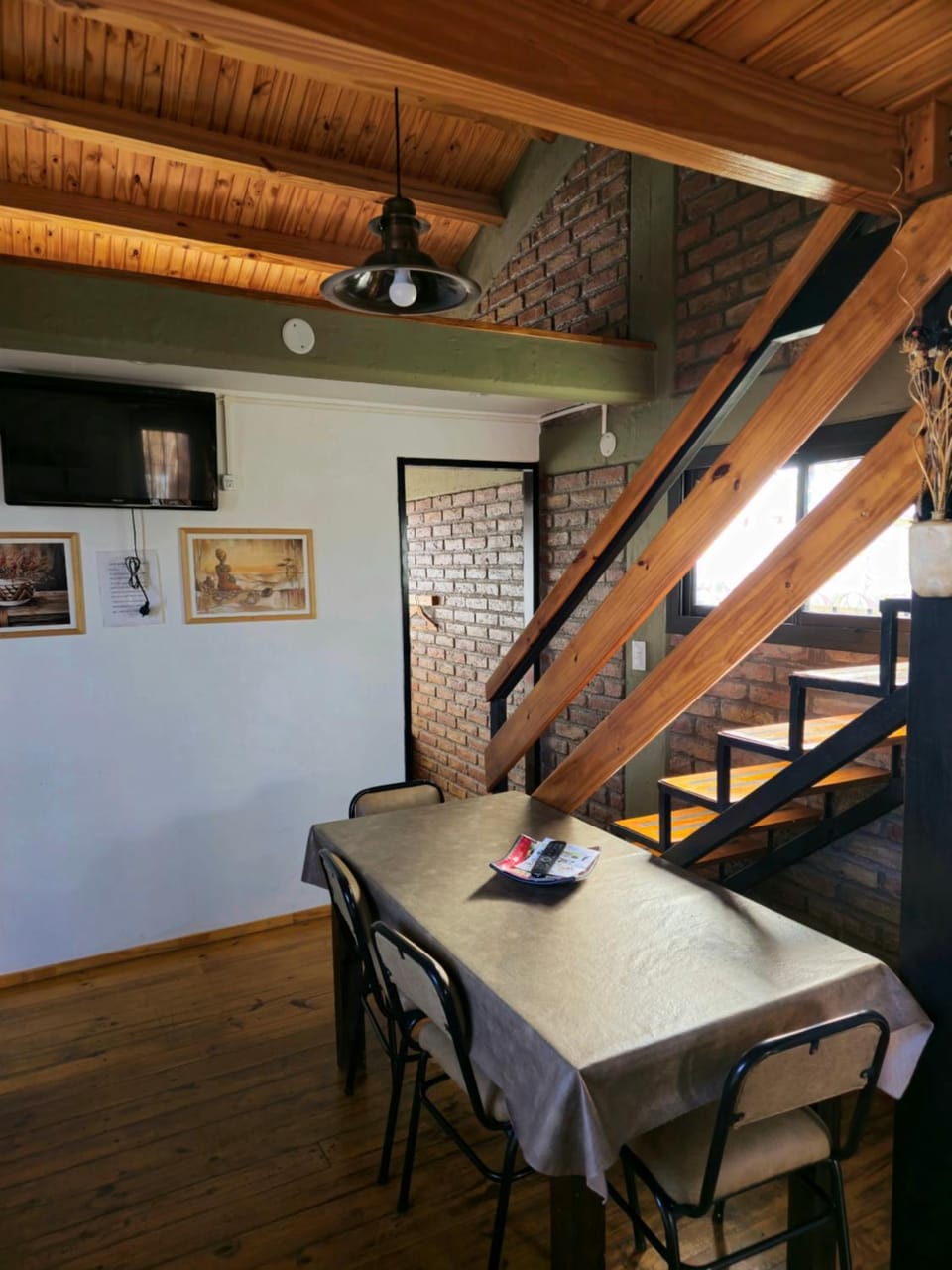 Seating area, Dining area
