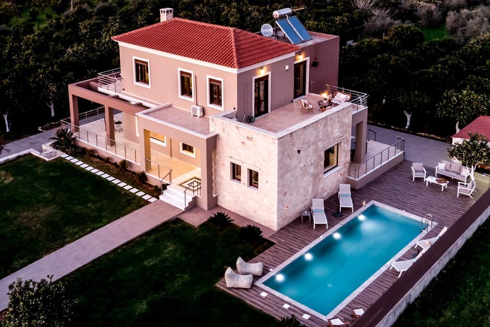 Property building, Bird's eye view, Swimming pool