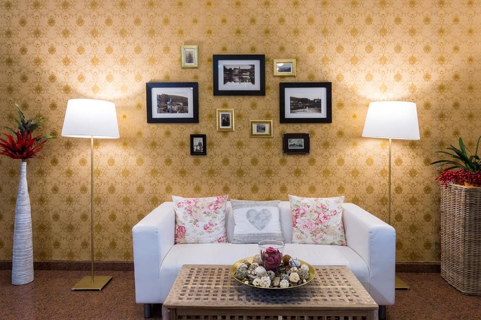 Lobby or reception, Seating area