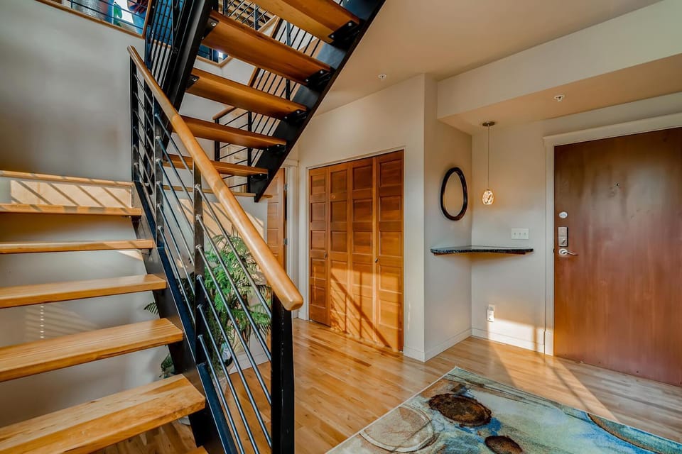 Old Town Loft Oasis with Amazing Rooftop Deck! Villa in Fort Collins