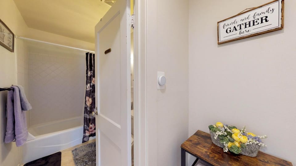 Mulberry Place - A Charming Cottage Near Old Town! House in Fort Collins