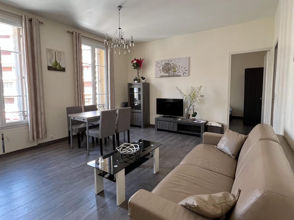 Communal lounge/ TV room, Living room, Dining area