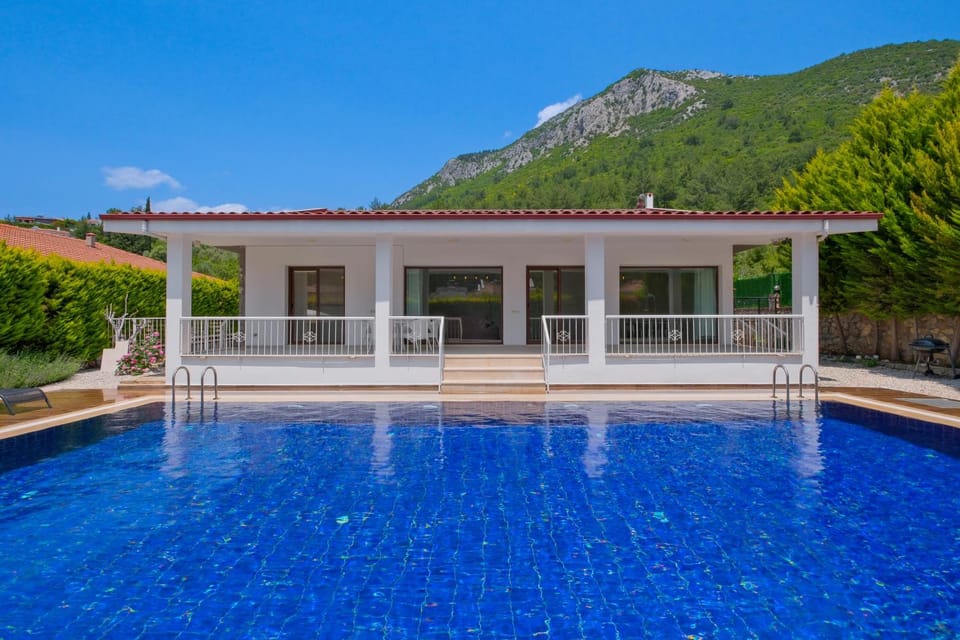 Property building, Natural landscape, Mountain view, Pool view, Swimming pool, sunbed