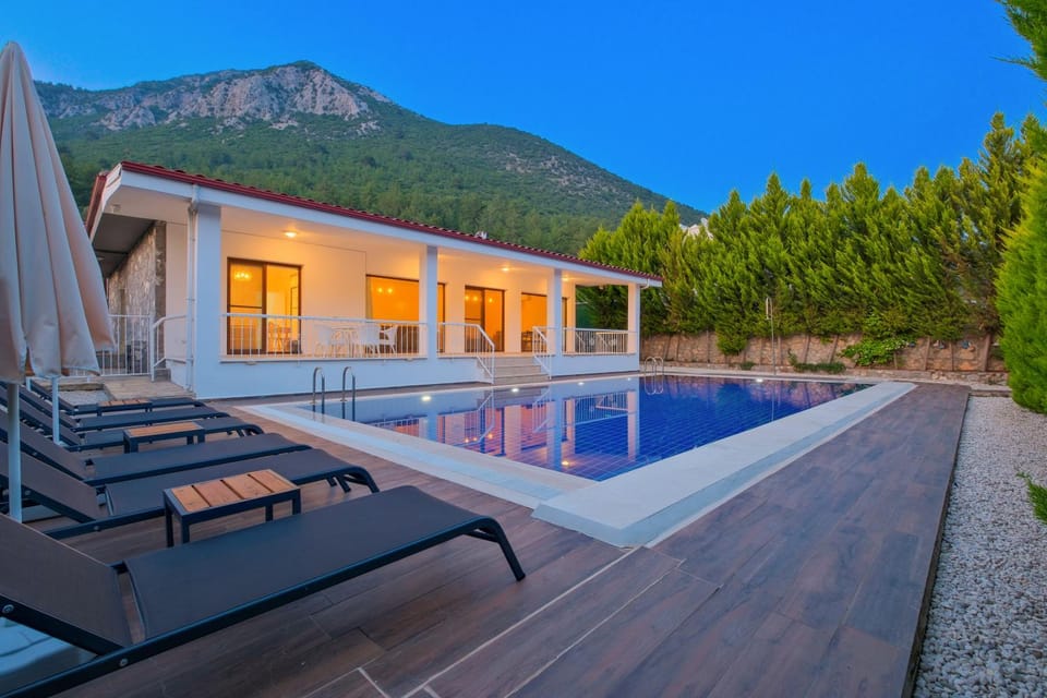 Natural landscape, Mountain view, Pool view, Swimming pool, sunbed