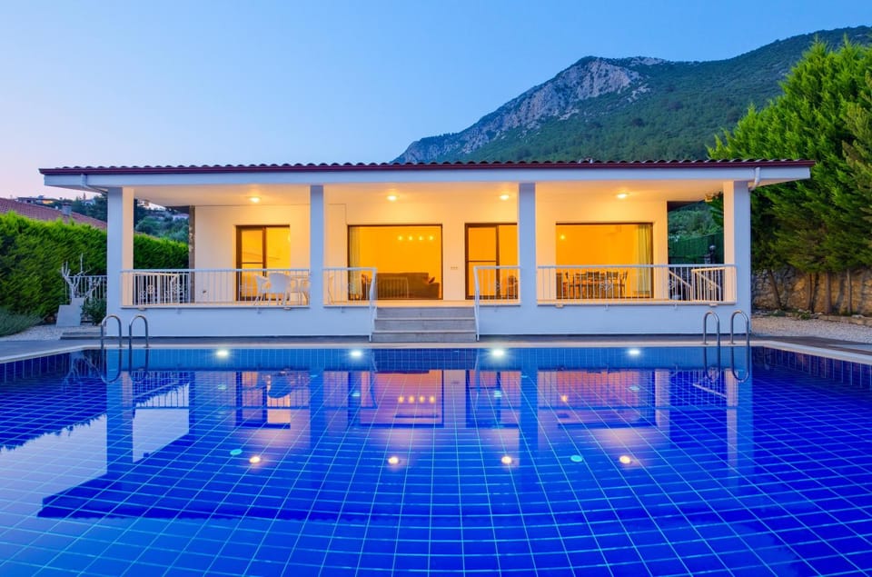 Property building, Natural landscape, Mountain view, Pool view, sunbed