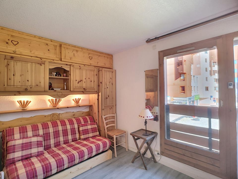 Studio cabine 4 pers, ski aux pieds, Les Menuires - FR-1-178-346 Cabin in Les Allues