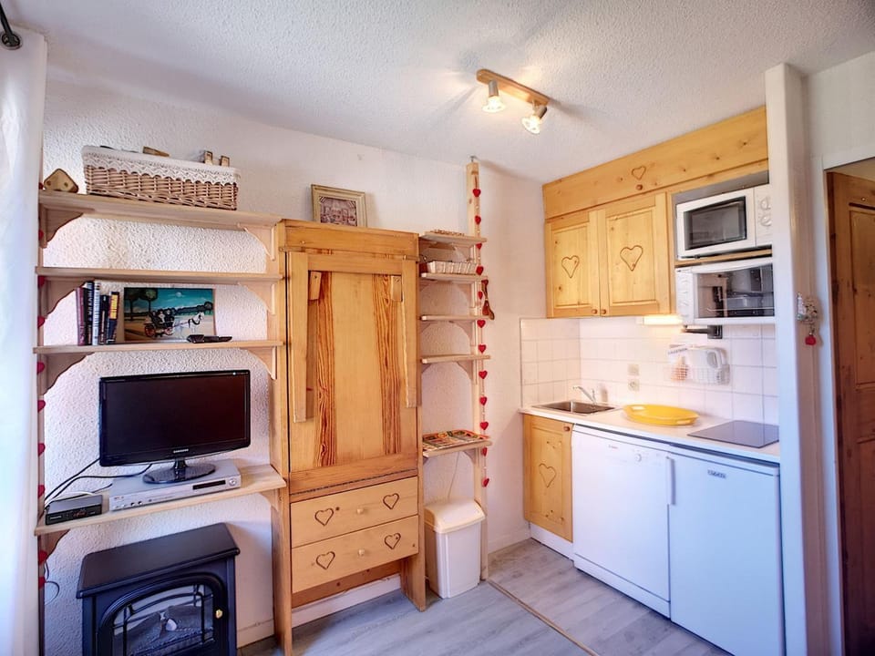 Studio cabine 4 pers, ski aux pieds, Les Menuires - FR-1-178-346 Cabin in Les Allues