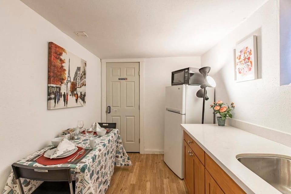 Seattle Urban Village- Unit B- Lago Vista- Lake Union- Sleeps 6 Apartment in Lake Union
