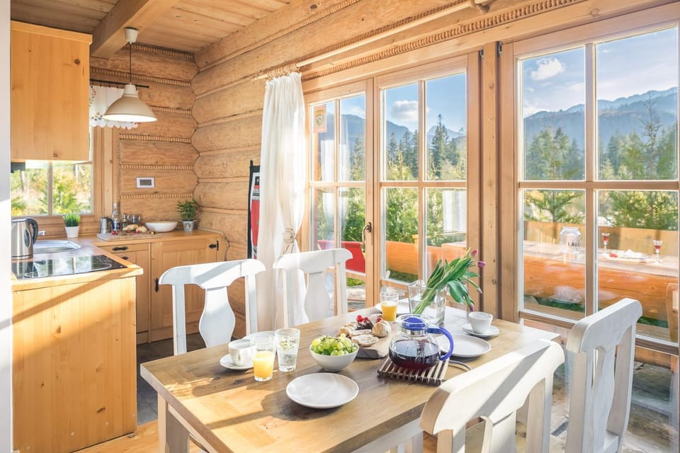 Kitchen or kitchenette, Dining area, Mountain view, Breakfast