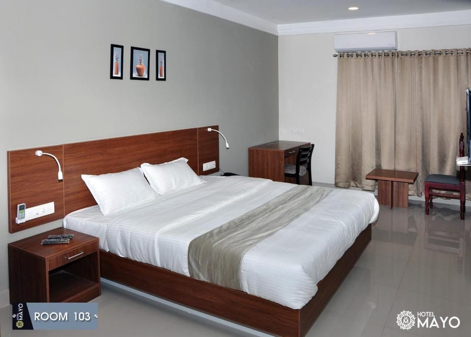 Bed, Living room, Bedroom
