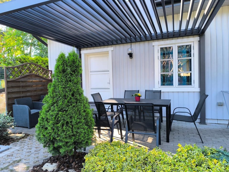 Property building, Seating area, Dining area