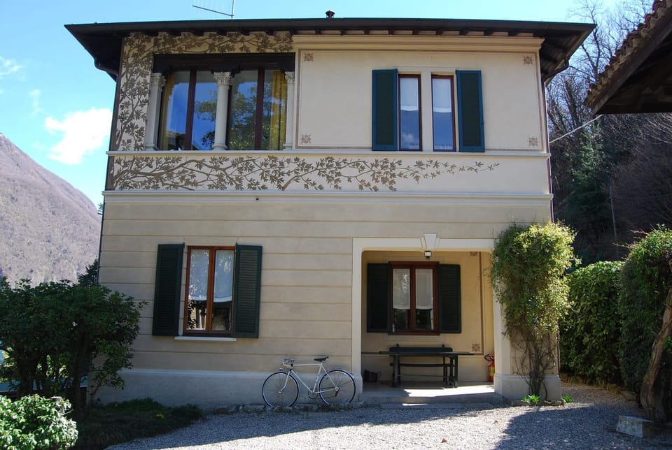 Property building, Facade/entrance, Parking