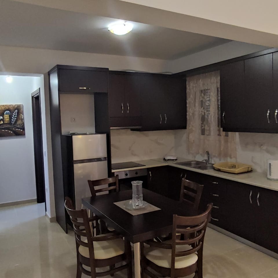 Kitchen or kitchenette, Dining area, pet friendly, stove