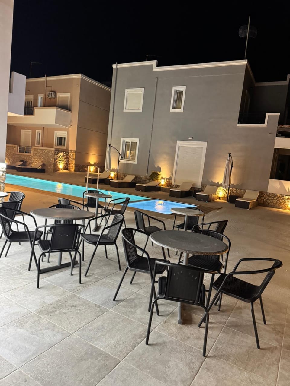 Restaurant/places to eat, Swimming pool