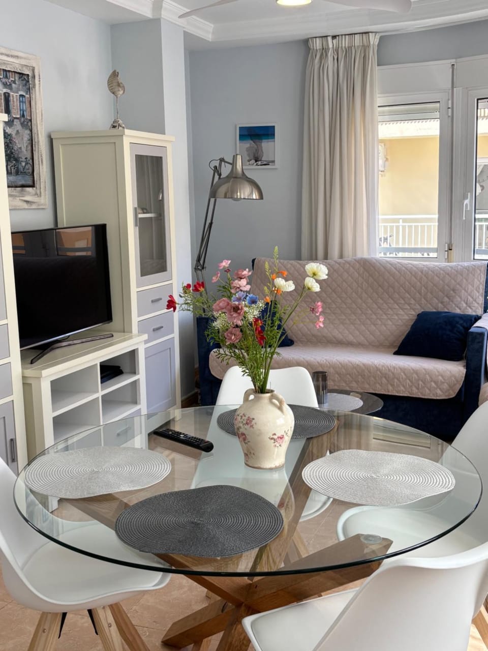 TV and multimedia, Living room, Seating area