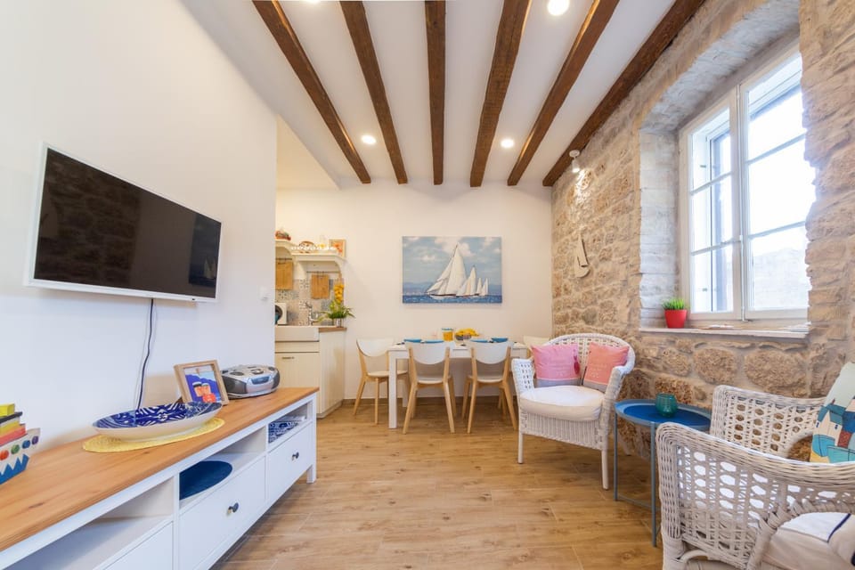 Antique Central Komiža House Nona Nika House in Komiža