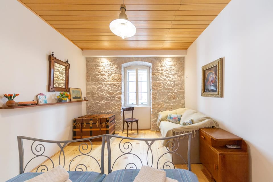 Antique Central Komiža House Nona Nika House in Komiža