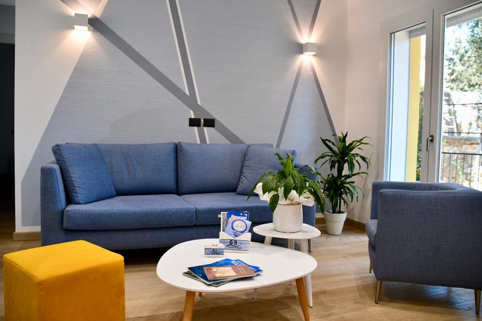Communal lounge/ TV room