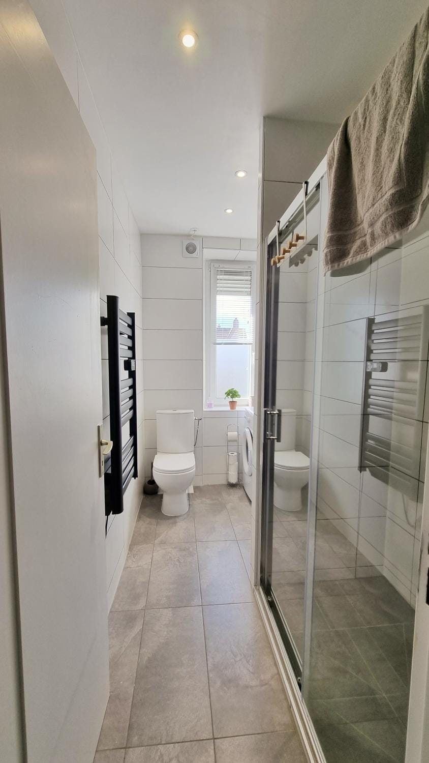 Shower, Bathroom, towels