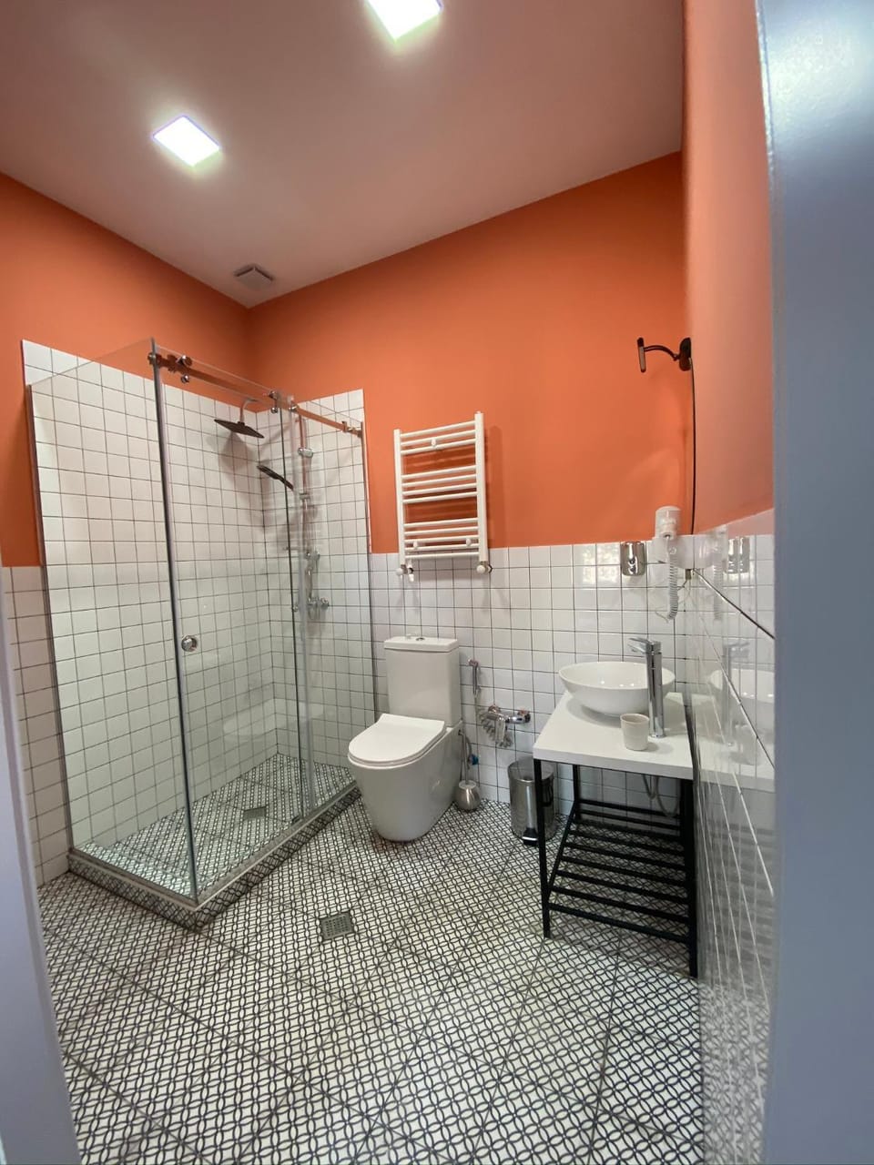 Shower, Toilet, Bathroom, towels