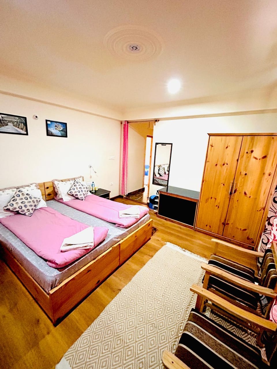Bed, TV and multimedia, Photo of the whole room, Bedroom, wardrobe