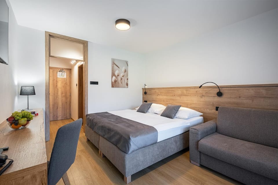 Bedroom, group of guests