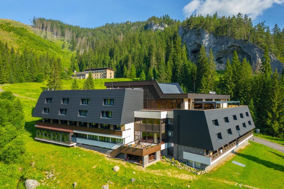 Property building, Nearby landmark, Natural landscape, Mountain view