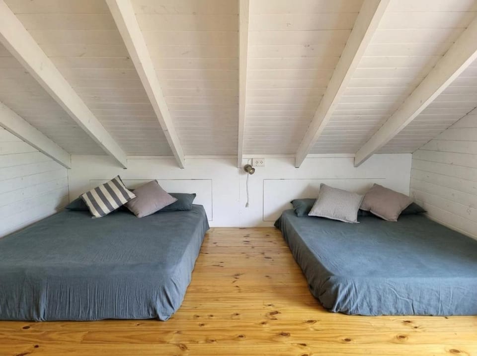 Bed, Living room, Photo of the whole room, Seating area, Bedroom