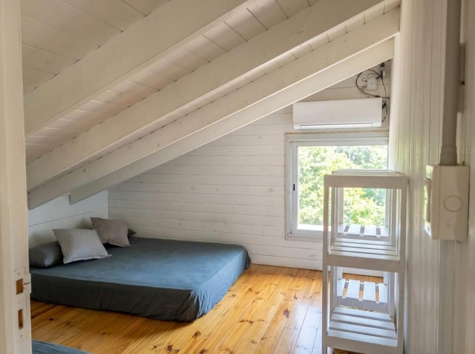 Bed, Living room, Photo of the whole room, Seating area, Bedroom