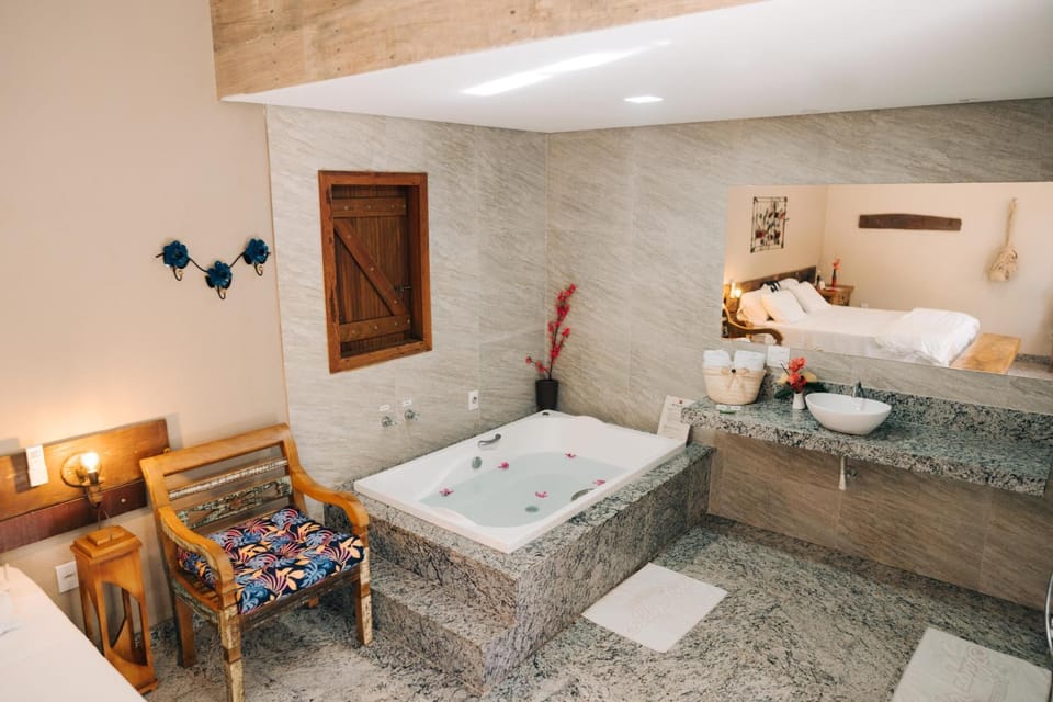 Toilet, Hot Tub, Bath, towels