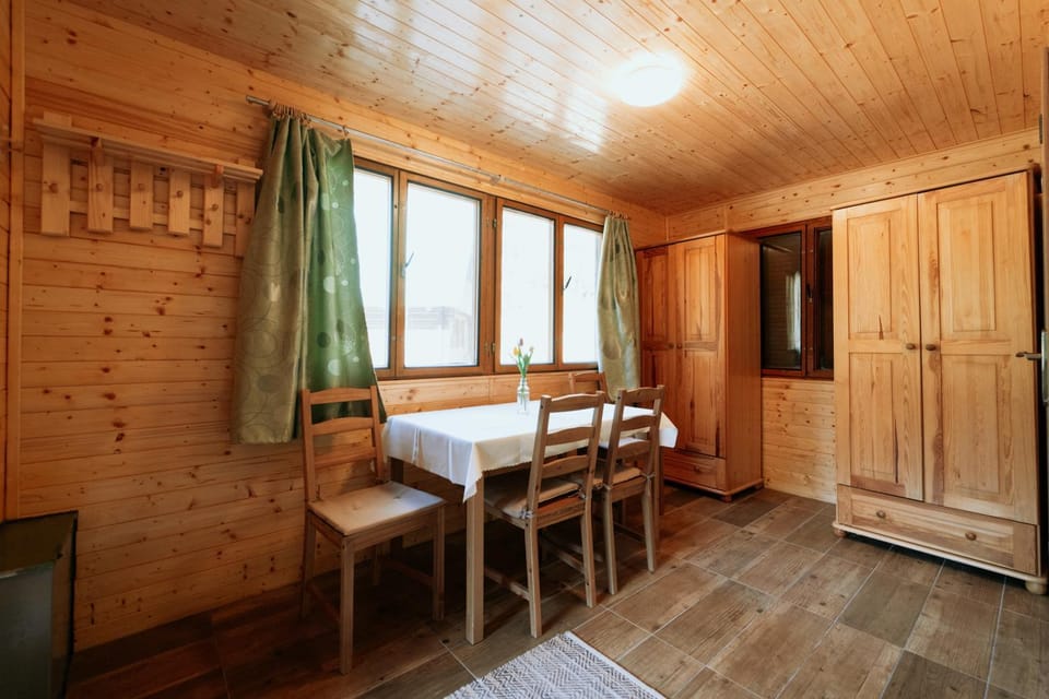 Kitchen or kitchenette, Dining area, wardrobe