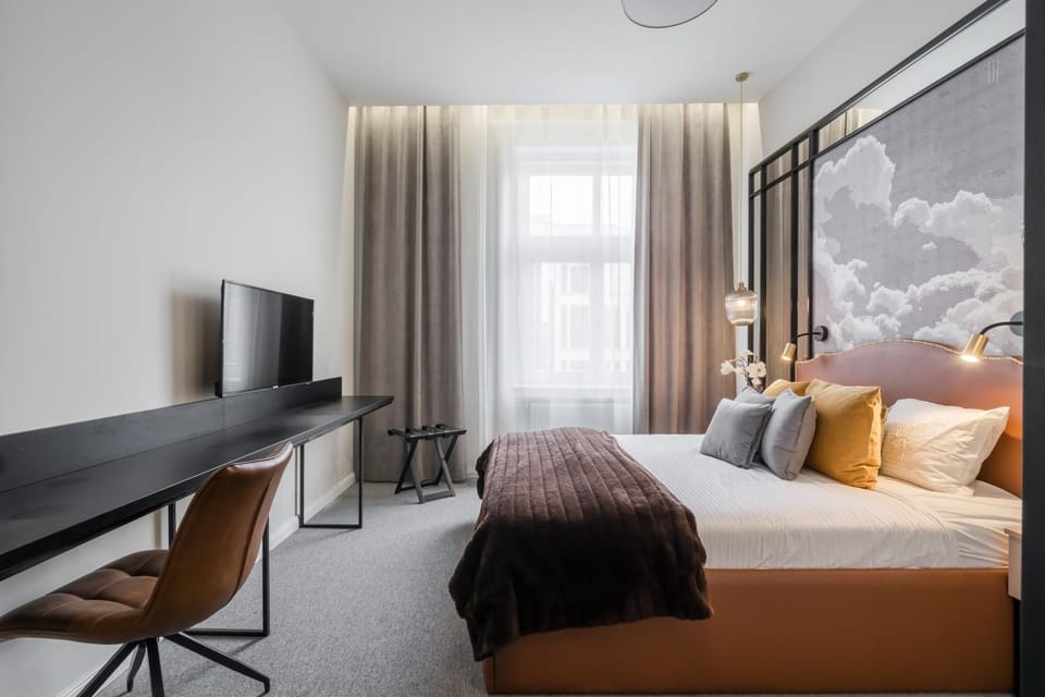 Bed, Photo of the whole room, Seating area