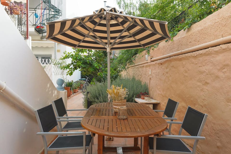 Dining area, Inner courtyard view
