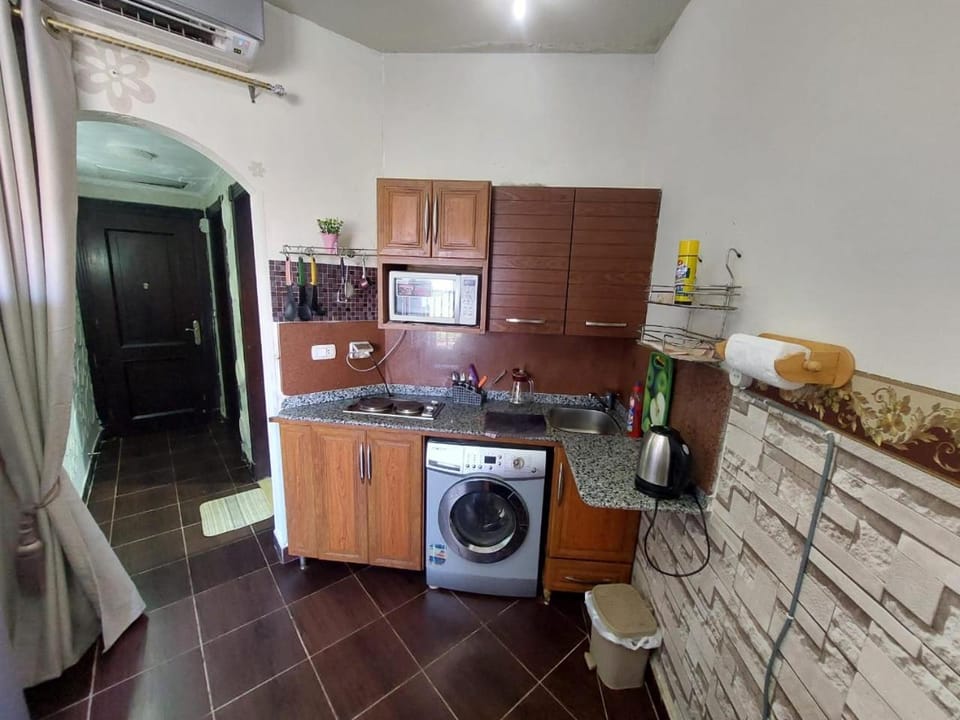 Kitchen or kitchenette, stove, washing machine, dryer