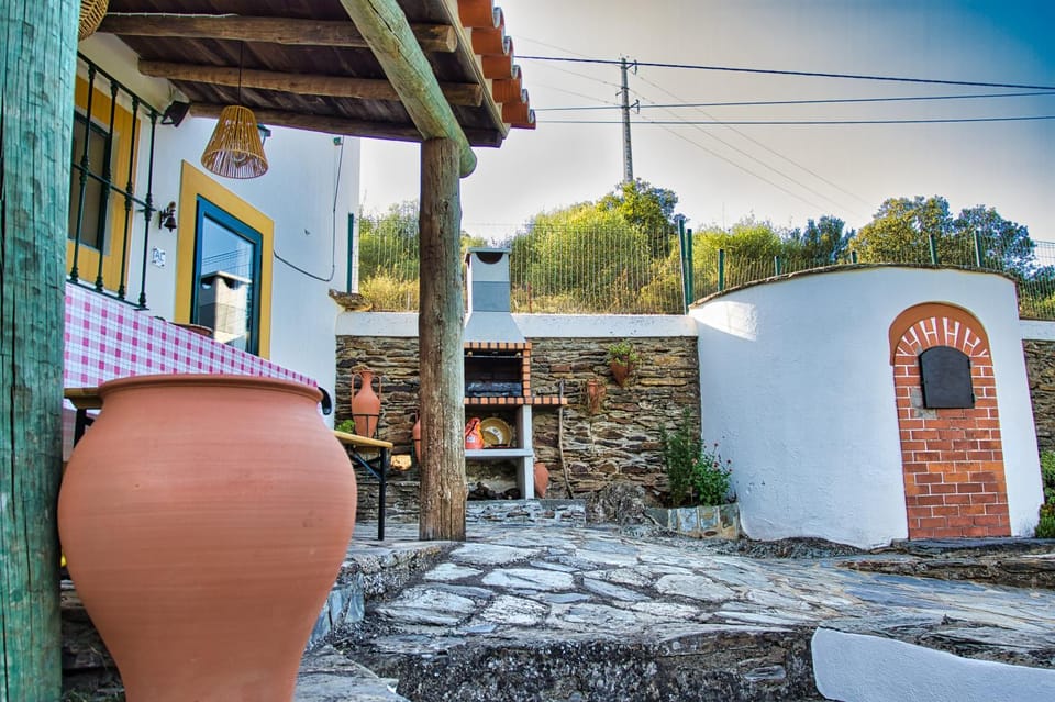 Property building, Patio, Off site, BBQ facilities, Dining area, pet friendly