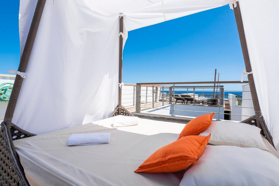 Bed, Balcony/Terrace, Sea view, sunbed